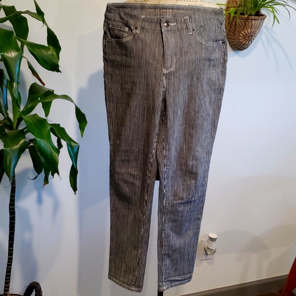 Chicos slim leg ankle stripe jeans